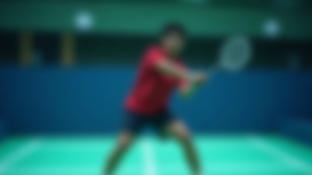لاعب ريشة طائرة في وضعية الاستعداد مع انحناء الركبتين والموازنة الصحيحة
